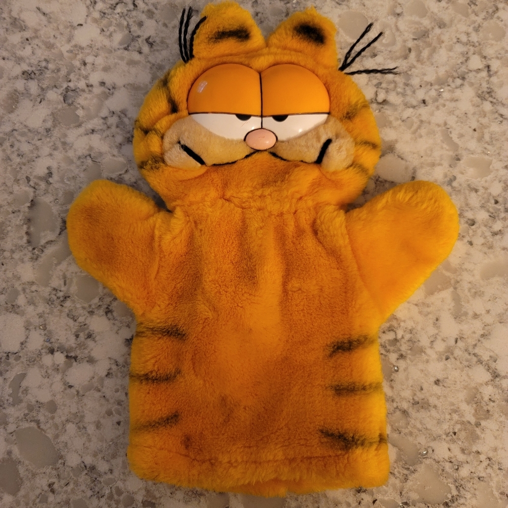 Vintage Garfield the cat plush hand puppet
